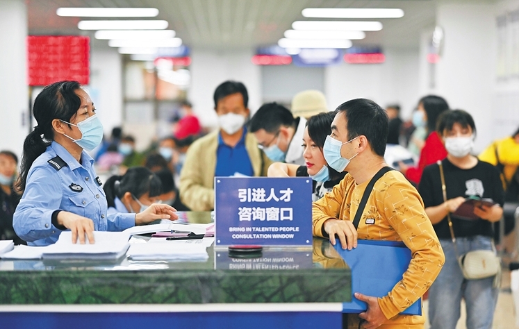 人才引进政策对生活的影响浅析